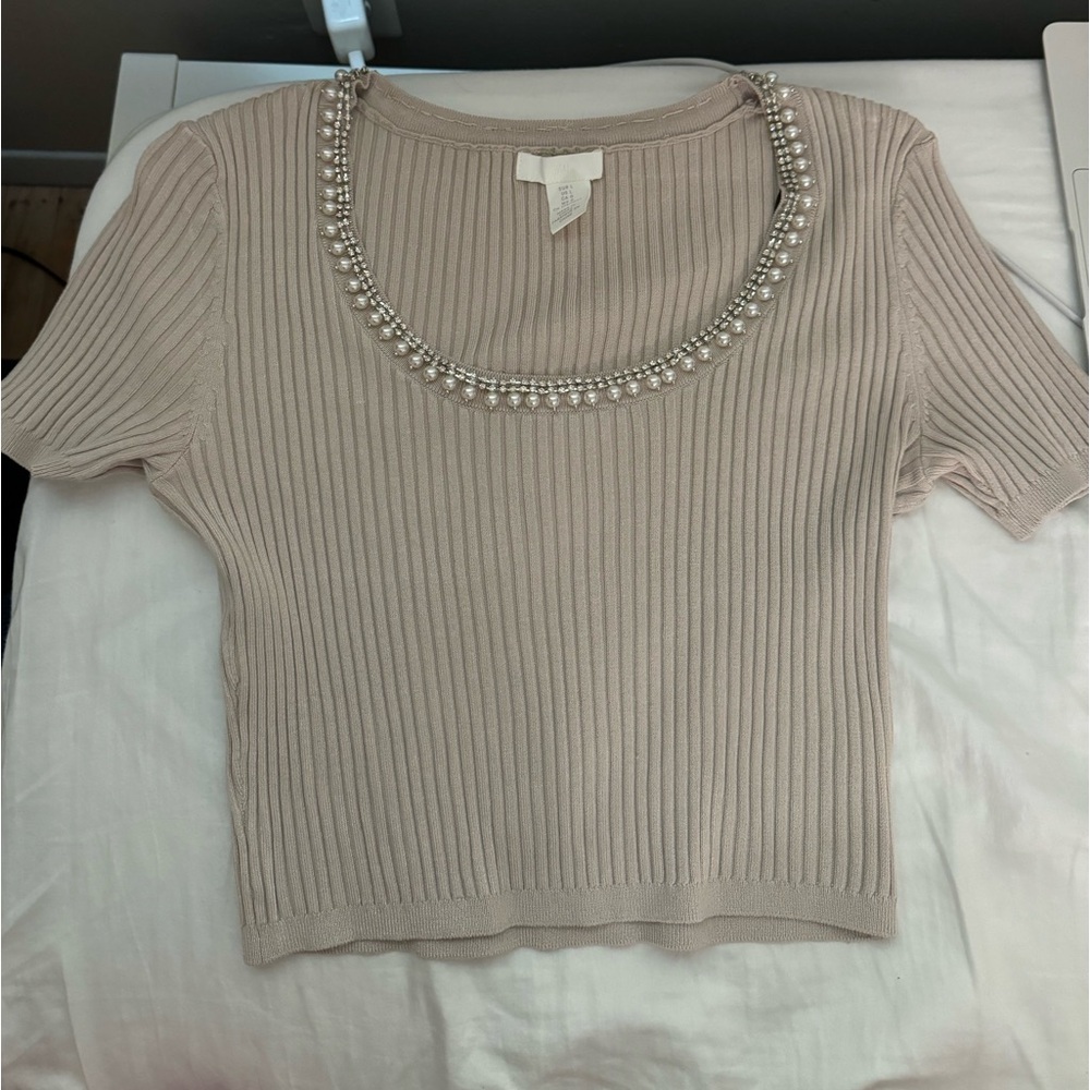 H&M Short Sleeve light tan Pearl/Diamond line crew neck top size L